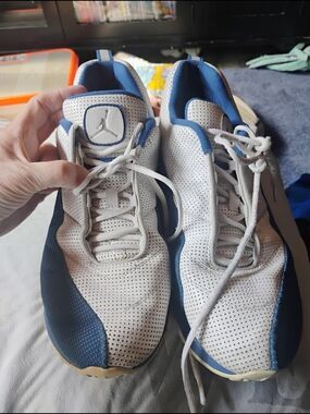 Jordan Men’s Athletic Shoes in White and Blue Size 13. 60 Or Best Iffer